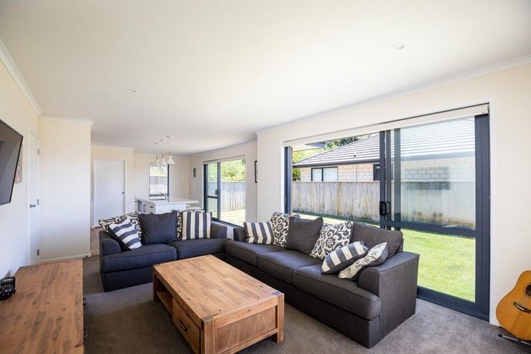 Photo of property in 15 Nukuroa Close, Waitara, 4320