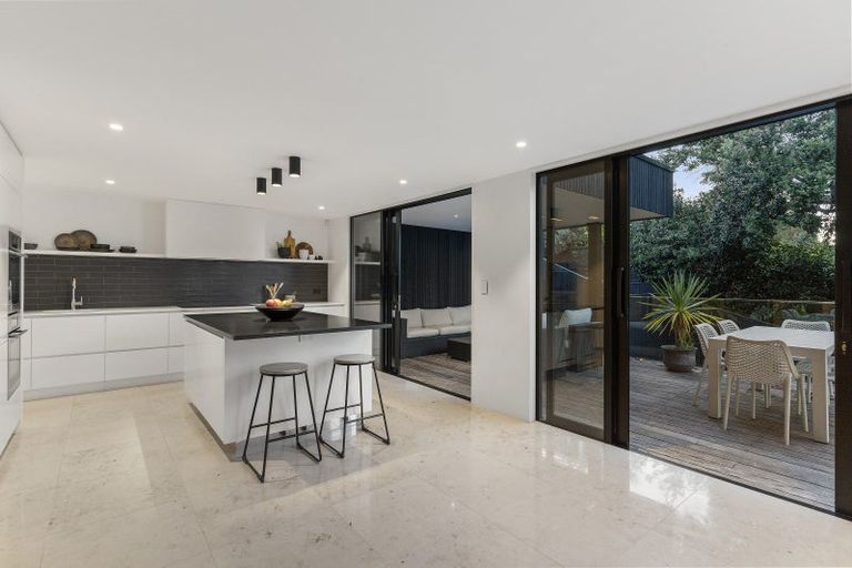 Photo of property in 14a Stanley Point Road, Stanley Point, Auckland, 0624