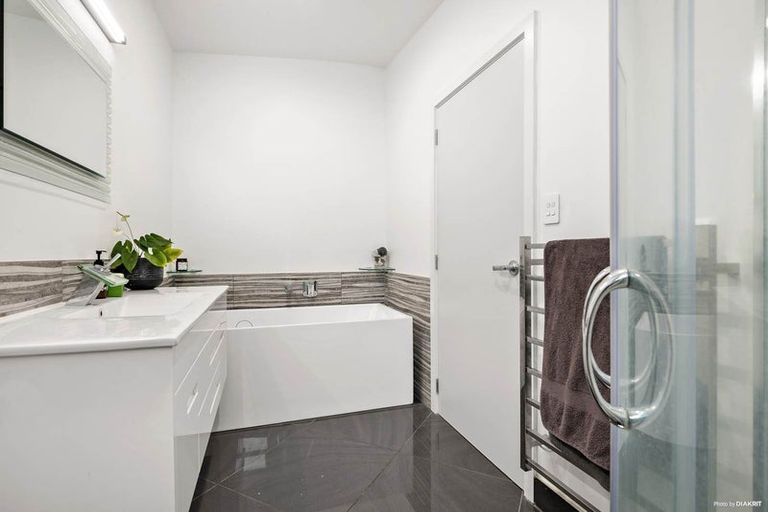 Photo of property in 17 Onepu Lane, Manly, Whangaparaoa, 0930