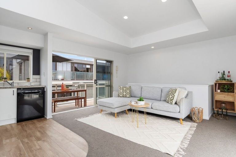 Photo of property in 6/47 Marine Parade, Mount Maunganui, 3116