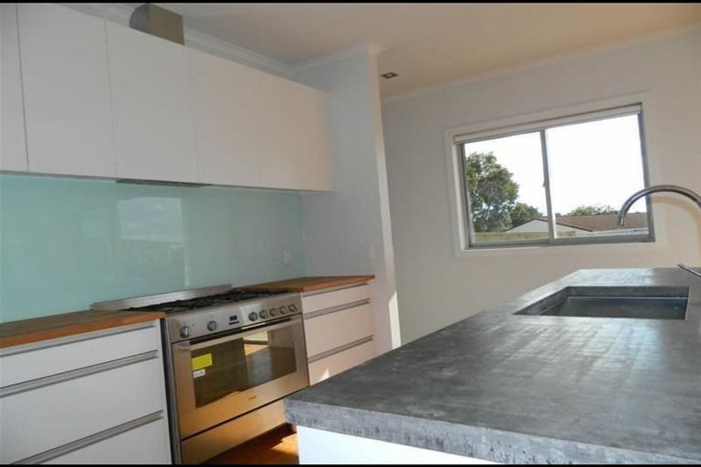 Photo of property in 36 Sohlue Place, Oteha, Auckland, 0632