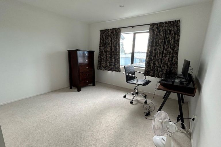 Photo of property in 16b Romney Place, Manurewa, Auckland, 2102