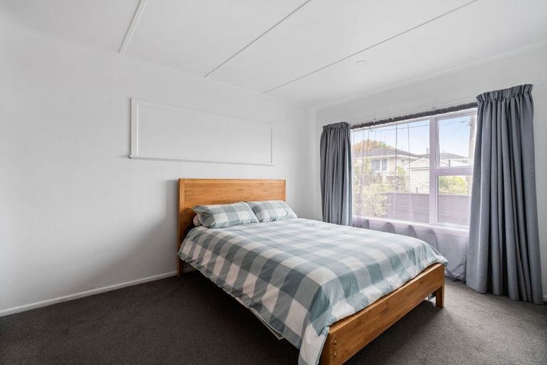 Photo of property in 3 Catherine Crescent, Paparangi, Wellington, 6037