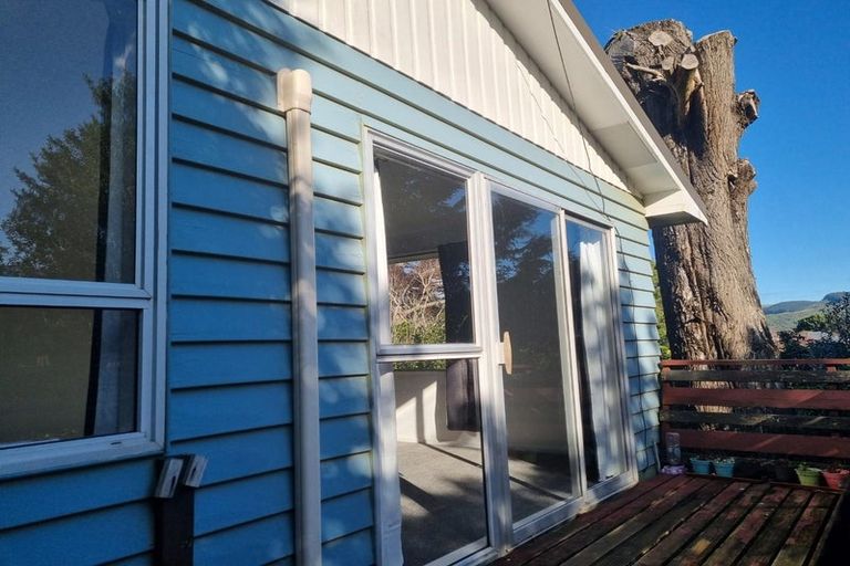 Photo of property in 58b Raroa Terrace, Tawa, Wellington, 5028