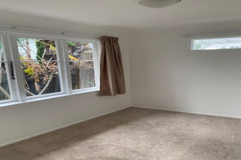 Photo of property in 2/182 Archers Road, Glenfield, Auckland, 0629