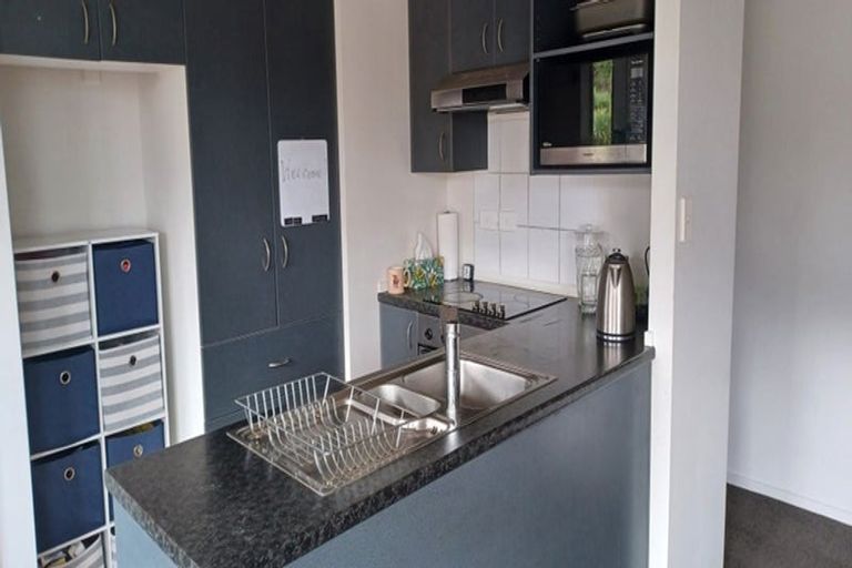 Photo of property in 64 Woodbank Drive, Glen Eden, Auckland, 0602