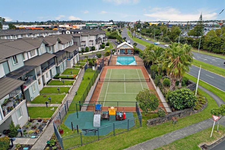 Photo of property in 2/1 Opito Way, East Tamaki, Auckland, 2013