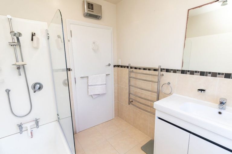 Photo of property in 131 Seatoun Heights Road, Miramar, Wellington, 6022