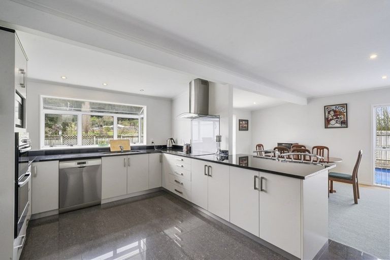 Photo of property in 18 Buckley Grove, Paraparaumu, 5032