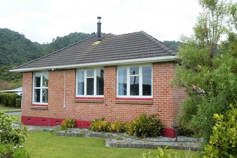 Photo of property in 84 Hall Street, Cobden, Greymouth, 7802