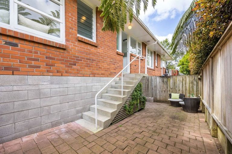 Photo of property in 3/240 Hurstmere Road, Takapuna, Auckland, 0622