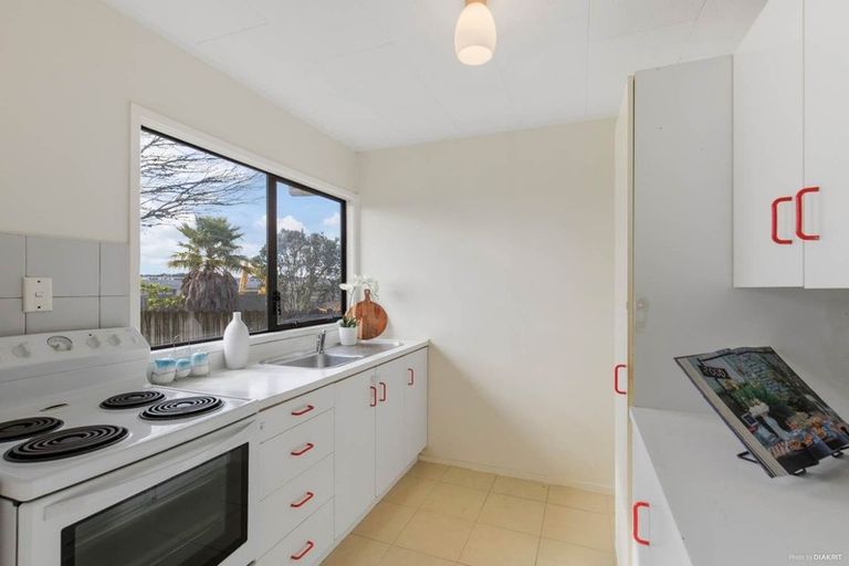 Photo of property in 27 Barbados Drive, Unsworth Heights, Auckland, 0632