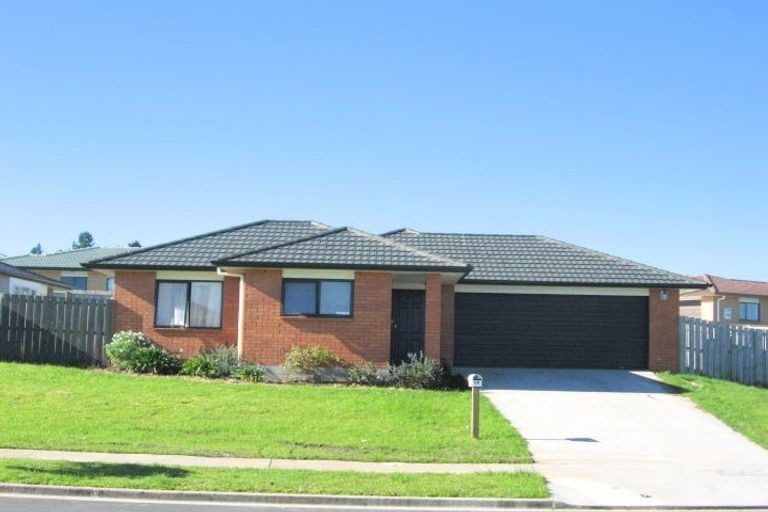 Photo of property in 34 Glenveagh Park Drive, Weymouth, Auckland, 2103