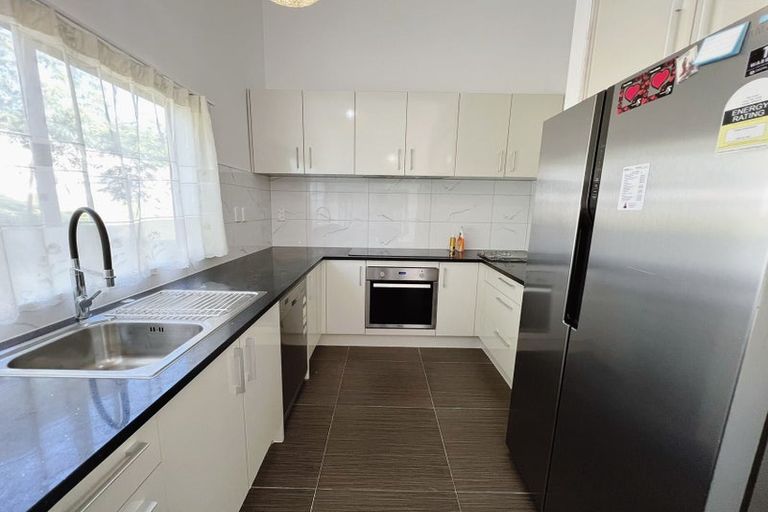 Photo of property in 23 Calman Place, Chatswood, Auckland, 0626