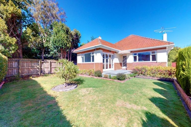 Photo of property in 21 Military Road, Boulcott, Lower Hutt, 5010