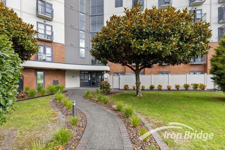 Photo of property in 4m/10 Crown Lynn Place, New Lynn, Auckland, 0600