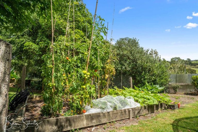 Photo of property in 21 View Street, Maungaturoto, 0520