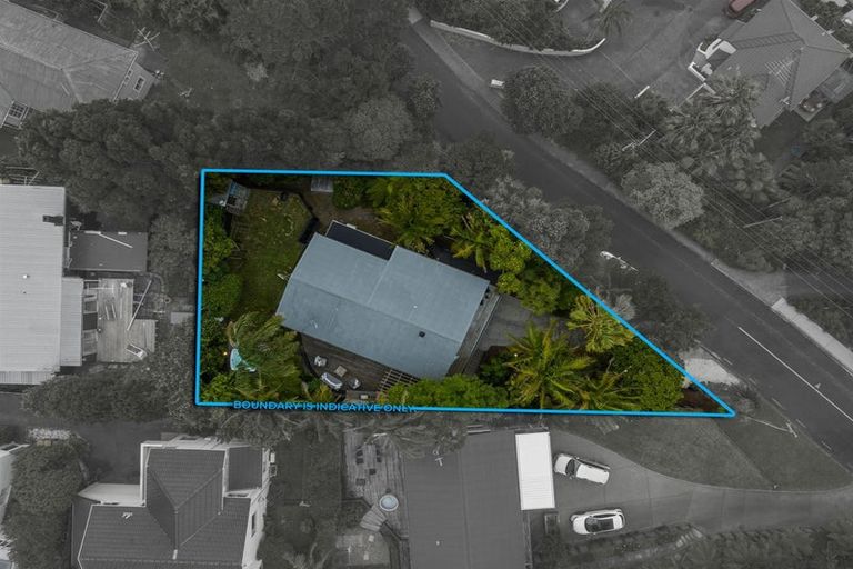 Photo of property in 1 Heathcote Road, Castor Bay, Auckland, 0620