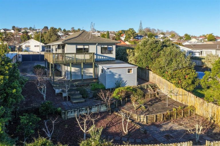 Photo of property in 70 De Quincey Terrace, Highland Park, Auckland, 2010
