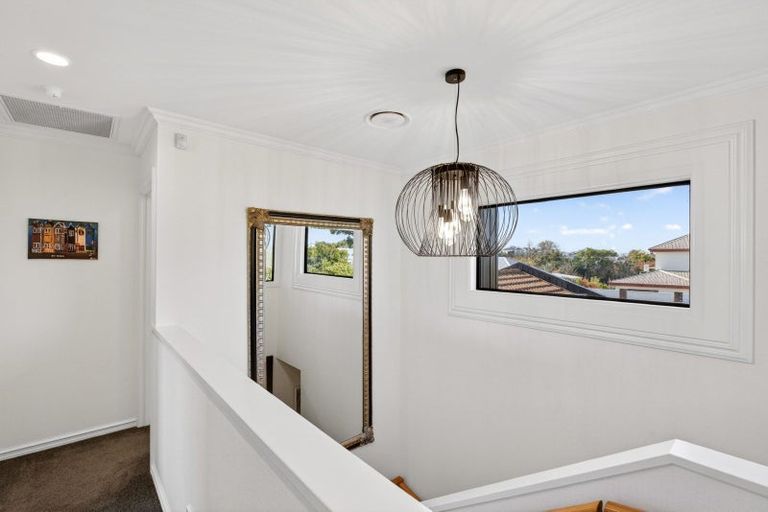 Photo of property in 8 Selwyn Road, Hospital Hill, Napier, 4110