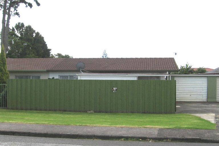 Photo of property in 2/1 Tawa Road, Te Atatu Peninsula, Auckland, 0610