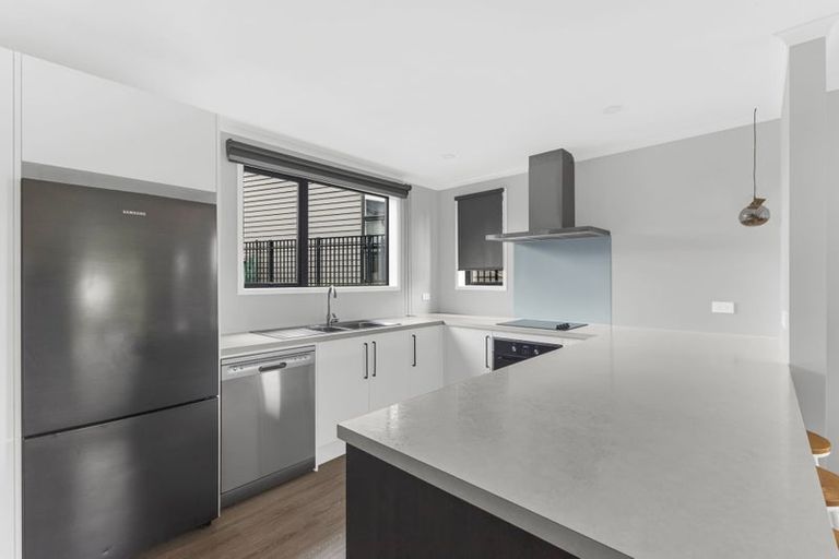 Photo of property in 14 Discovery Place, Marfell, New Plymouth, 4310