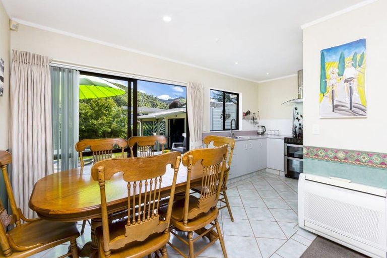Photo of property in 42 Delaware Grove, Totara Park, Upper Hutt, 5018