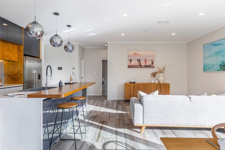 Photo of property in 14 Gilbransen Road, Kumeu, 0810