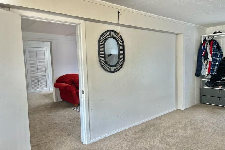 Photo of property in 1 Christina Avenue, Te Atatu South, Auckland, 0602