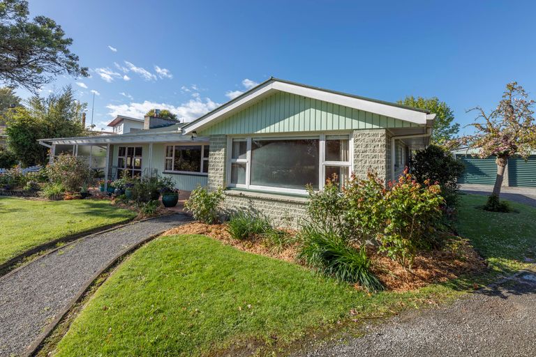 Photo of property in 49 Maidstone Road, Ilam, Christchurch, 8041