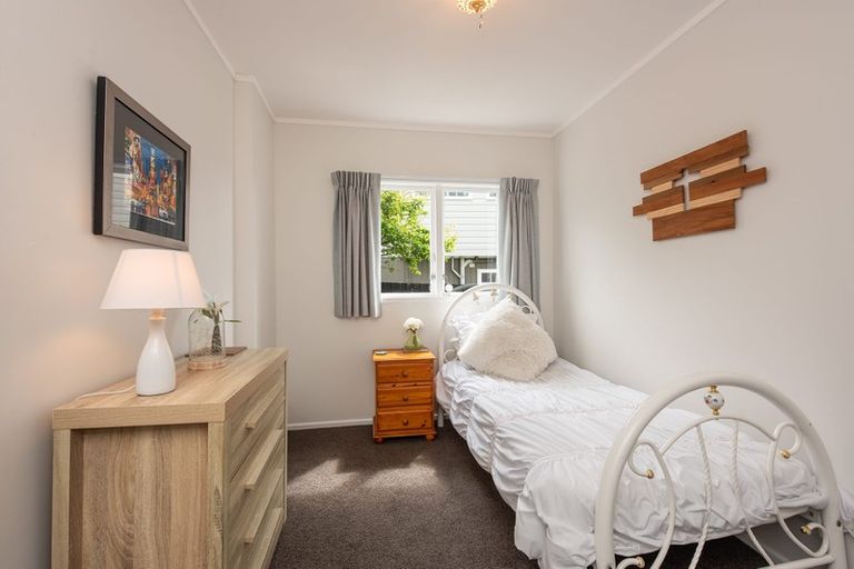 Photo of property in 52 Oriel Avenue, Tawa, Wellington, 5028