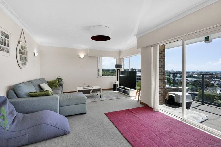 Photo of property in 5 Hillcrest Street, Glen Avon, New Plymouth, 4312