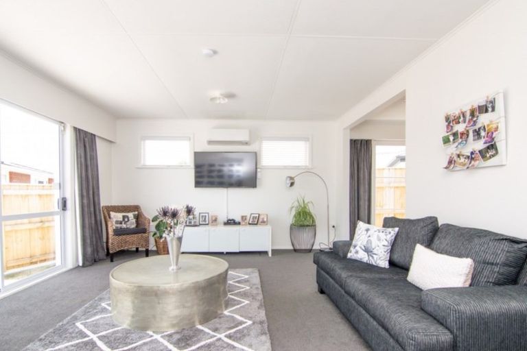 Photo of property in 43b Abraham Crescent, Milson, Palmerston North, 4414