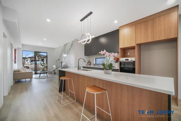 Photo of property in 21 Farranfore Road, Opaheke, Papakura, 2113