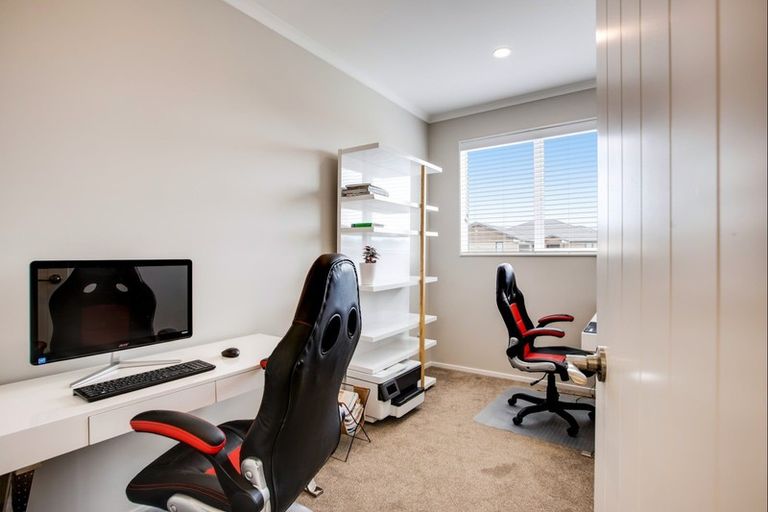 Photo of property in 15 Remana Crescent, Huapai, Kumeu, 0810