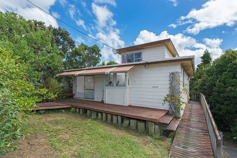 Photo of property in 1016 East Coast Road, Fairview Heights, Auckland, 0630