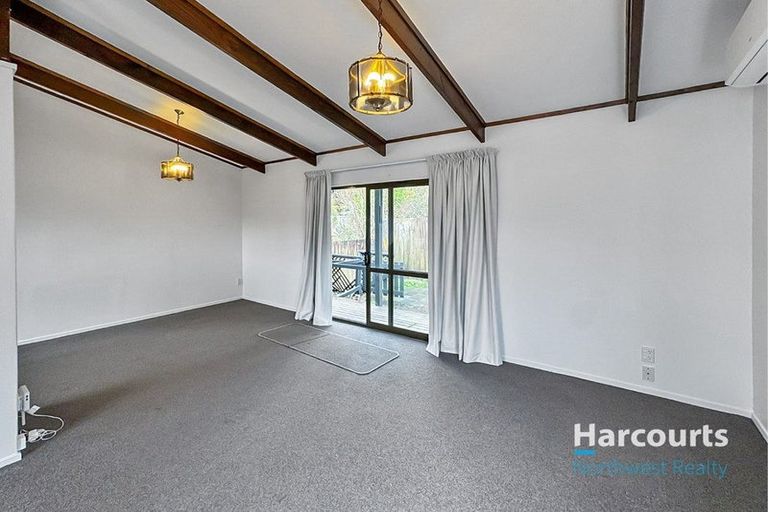 Photo of property in 1/729 Swanson Road, Swanson, Auckland, 0612