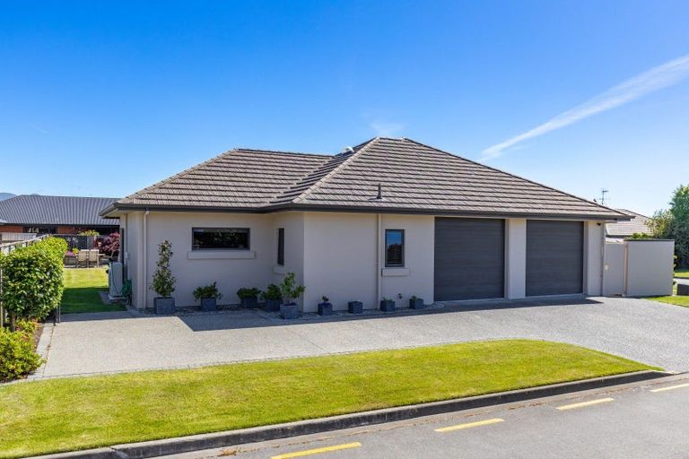 Photo of property in 17 Magnolia Drive, Springlands, Blenheim, 7201