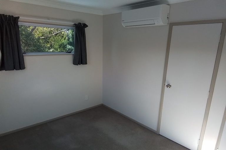 Photo of property in 2/129 Edmonton Road, Te Atatu South, Auckland, 0610