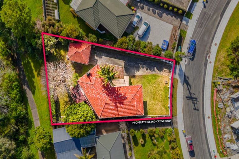 Photo of property in 52 Sylvan Crescent, Te Atatu South, Auckland, 0610