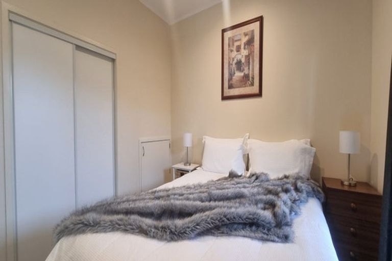 Photo of property in 25 Sainsbury Road, Fernhill, Queenstown, 9300