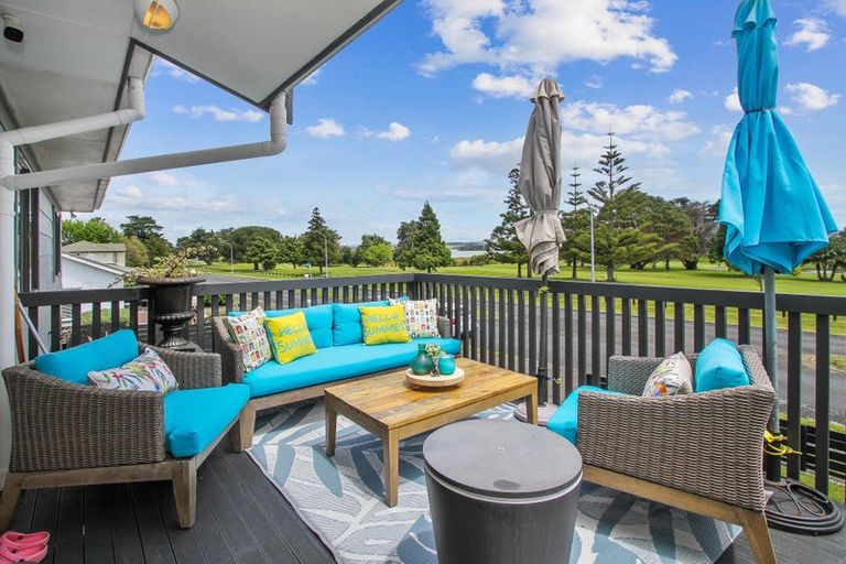 Photo of property in 3 Stella Drive, Clarks Beach, 2122