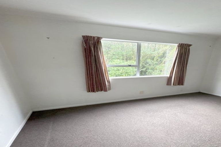 Photo of property in 10 Martin Grove, Normandale, Lower Hutt, 5010