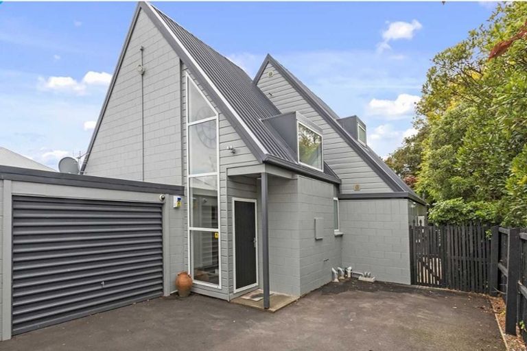 Photo of property in 98a Memorial Avenue, Ilam, Christchurch, 8053