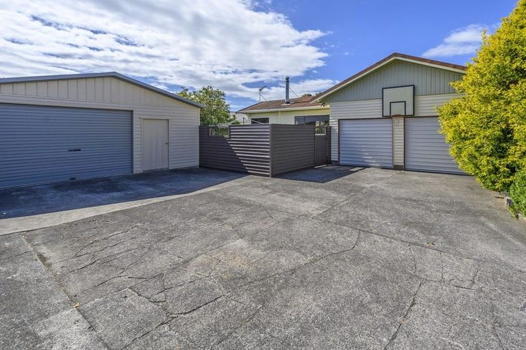 Photo of property in 76 Brooklands Road, Brooklands, New Plymouth, 4310
