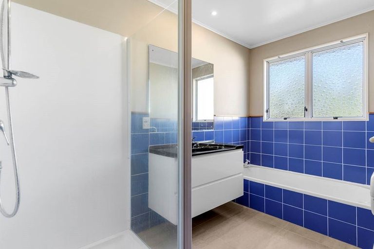 Photo of property in 110 Aviemore Drive, Highland Park, Auckland, 2010