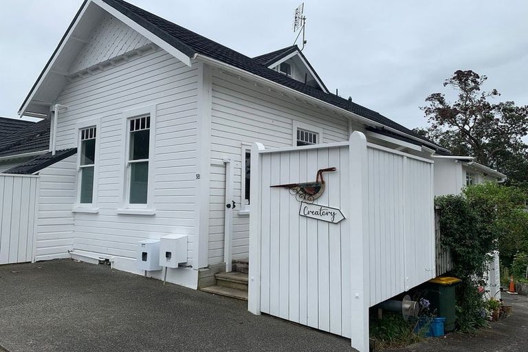 Photo of property in 5 Gilbert Street, New Plymouth, 4310