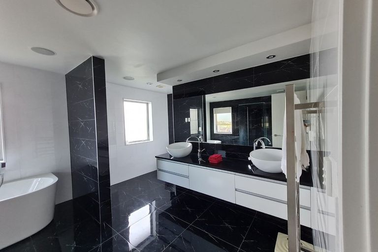 Photo of property in 109 Medallion Drive, Oteha, Auckland, 0632