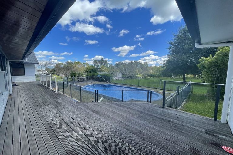 Photo of property in 37 Pitt Road, Runciman, Drury, 2578