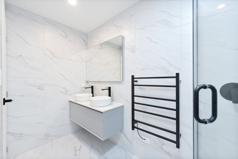 Photo of property in 33 Taipahitini Road, Rosehill, 2113